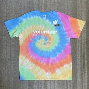 KEEN Footwear Fun Rainbow Tie Dye Volunteer Unisex T-Shirt In 100% Cotton